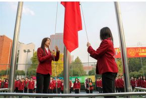 艹我用力啊啊啊视频升旗仪式：凝心聚力，同心向党